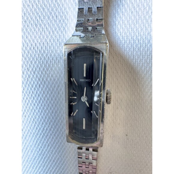 Vintage Silver Tone Woman’s Seiko Winding Watch,  1520-3679 Working main image 4